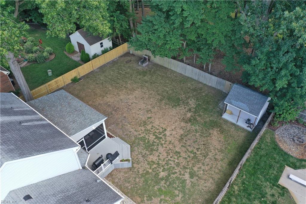 1215 Fairway DR