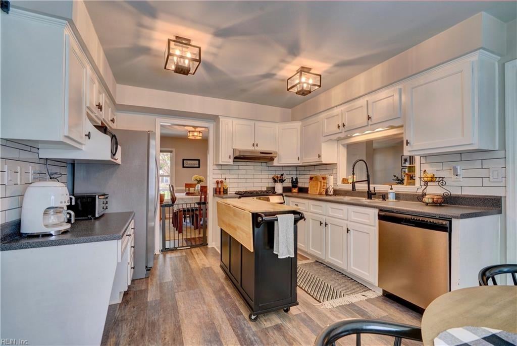 1215 Fairway DR