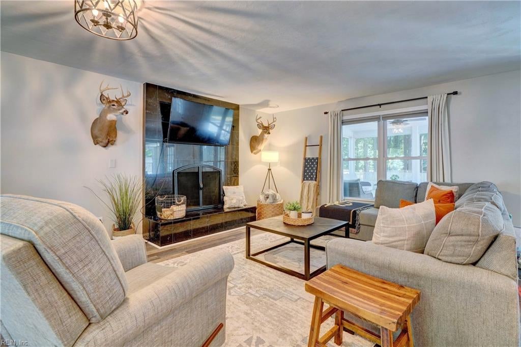 1215 Fairway DR