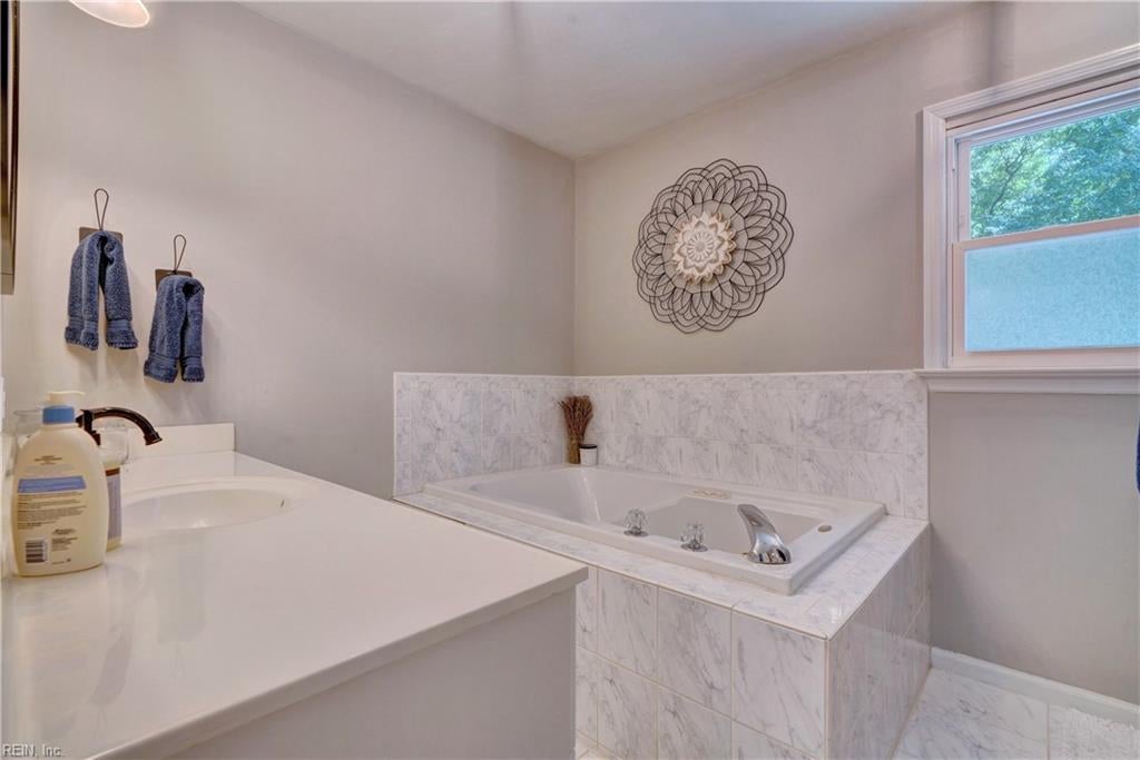 1215 Fairway DR