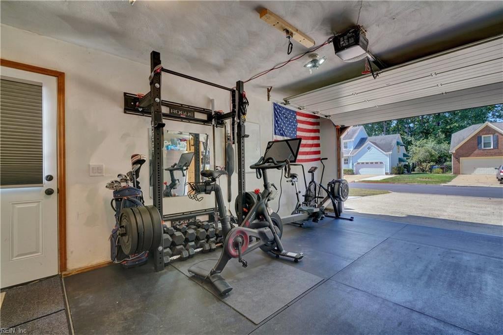1215 Fairway DR