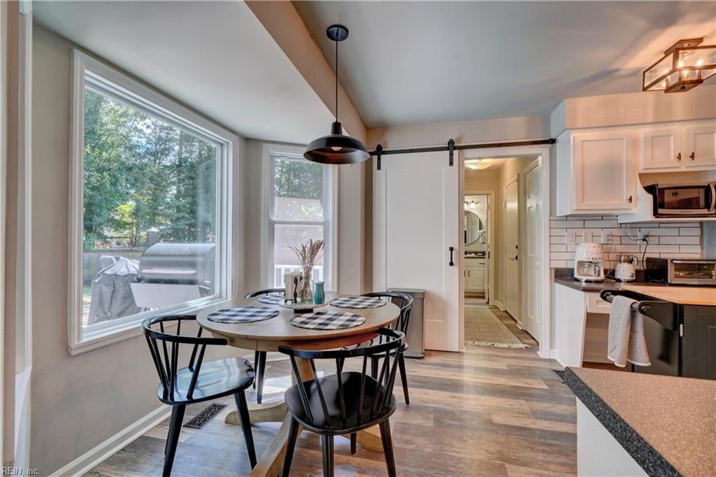 1215 Fairway DR