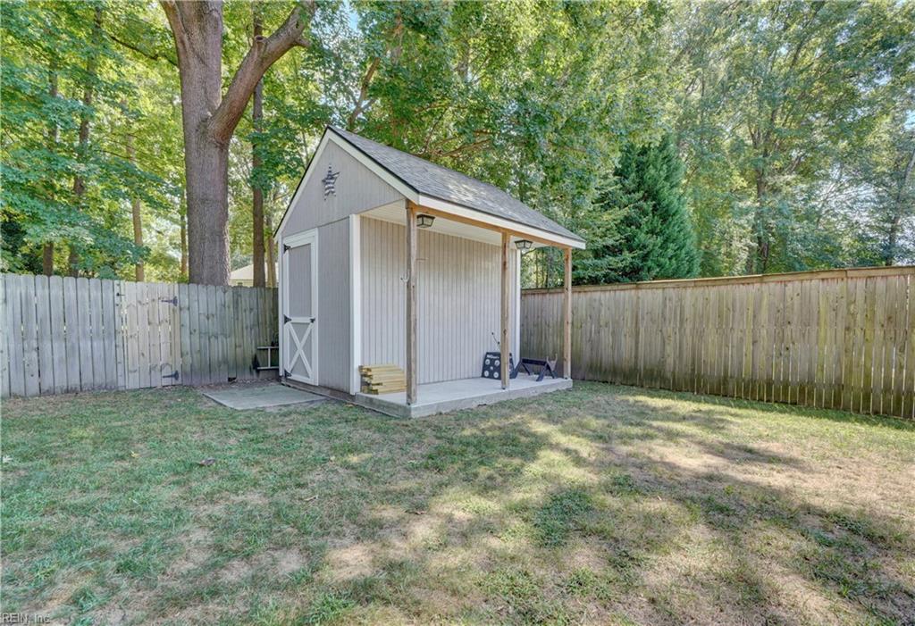 1215 Fairway DR