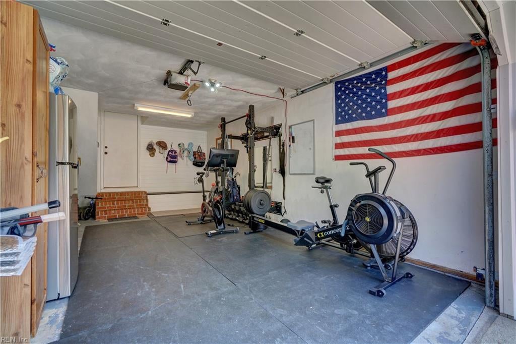 1215 Fairway DR