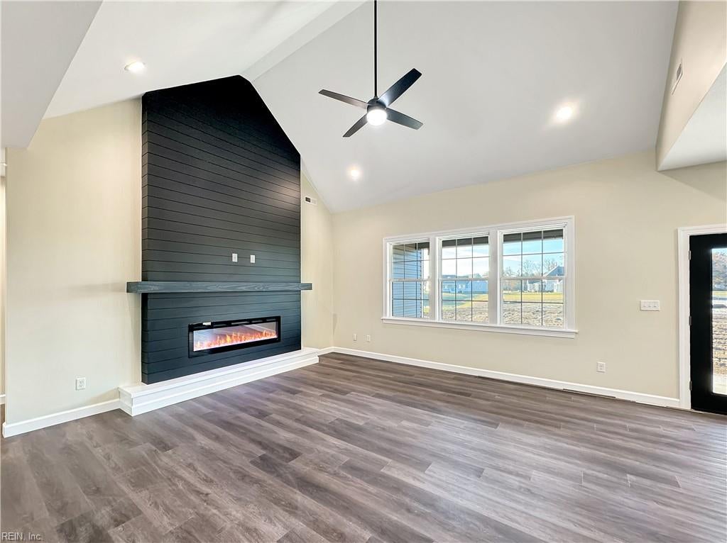 107 Lands End DR