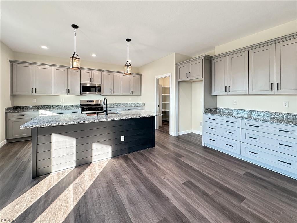 107 Lands End DR
