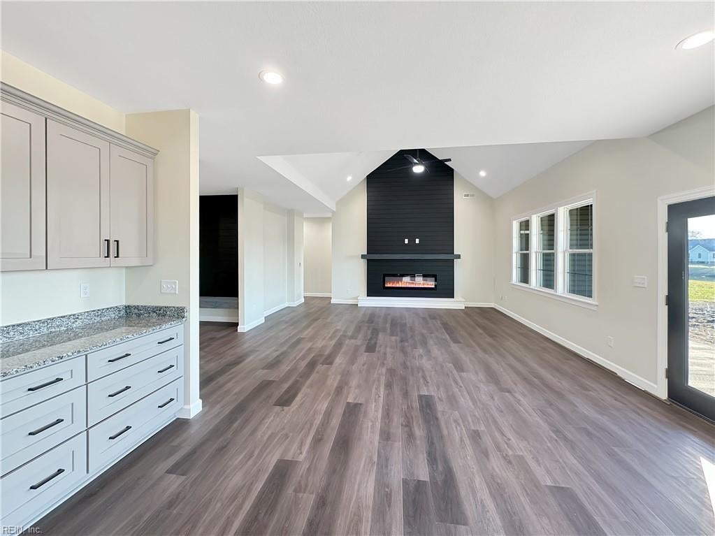 107 Lands End DR