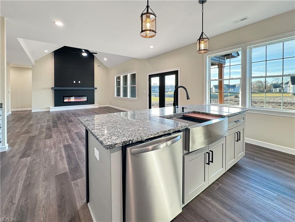 107 Lands End DR
