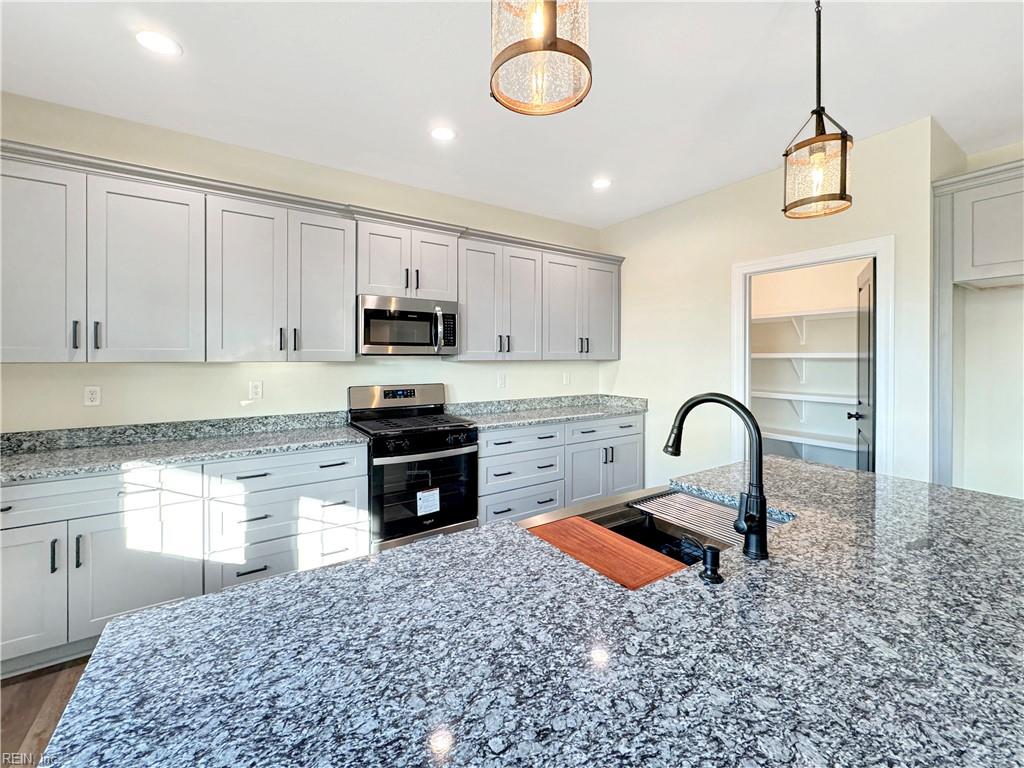 107 Lands End DR