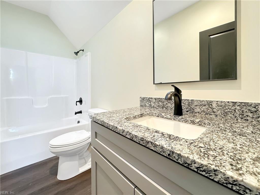 107 Lands End DR