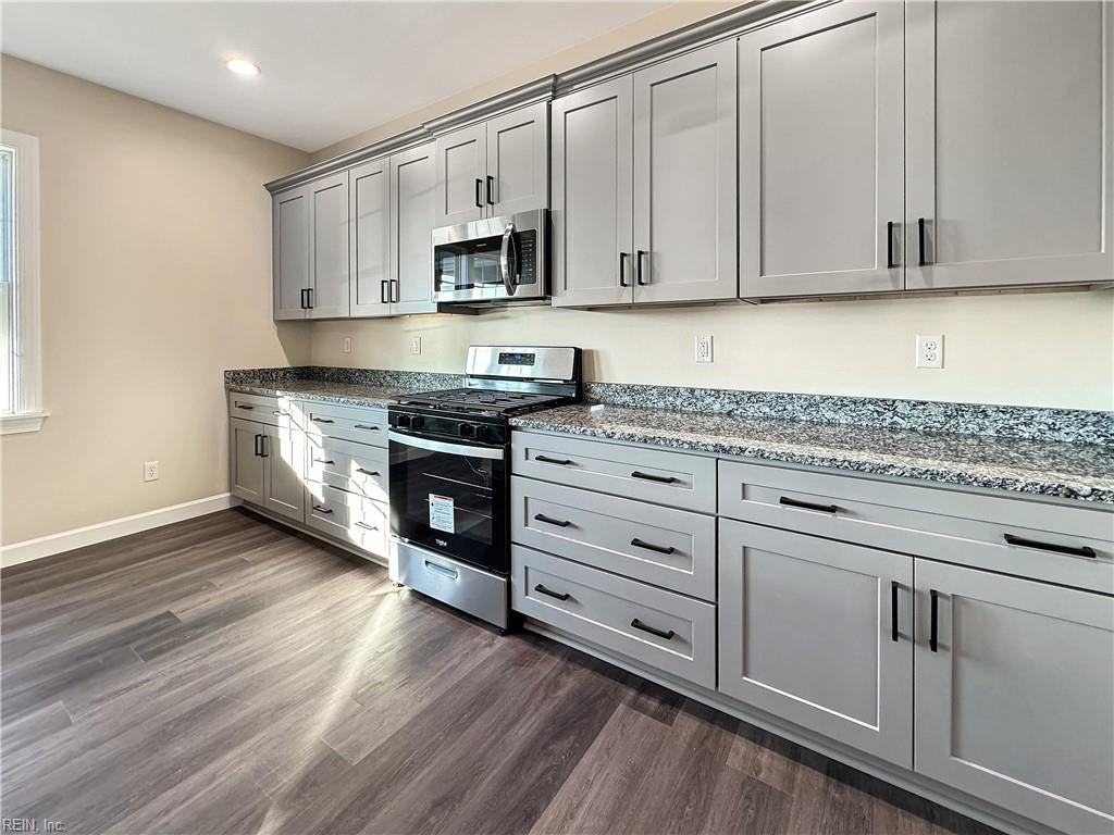107 Lands End DR