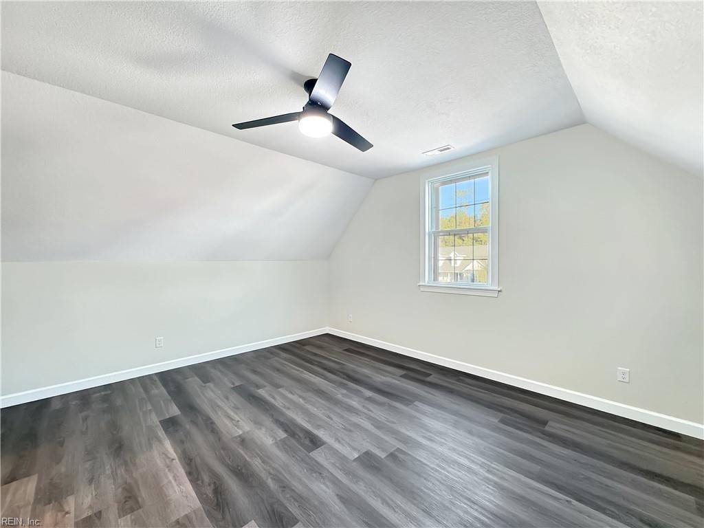 107 Lands End DR