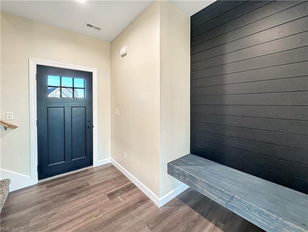 107 Lands End DR