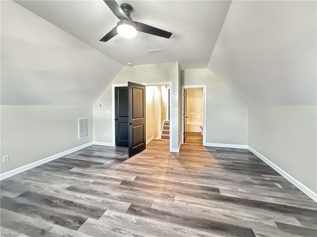 107 Lands End DR
