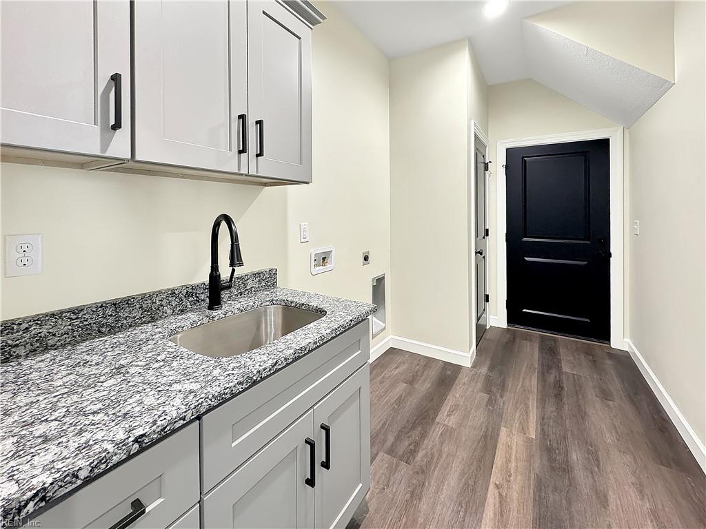 107 Lands End DR