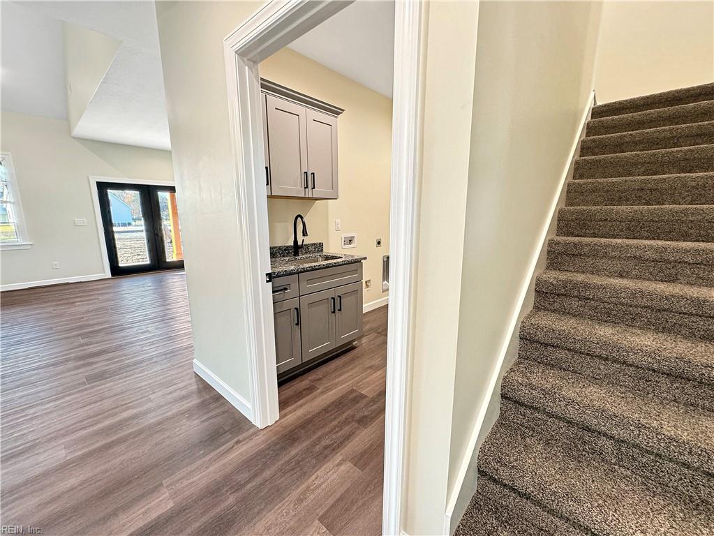 107 Lands End DR