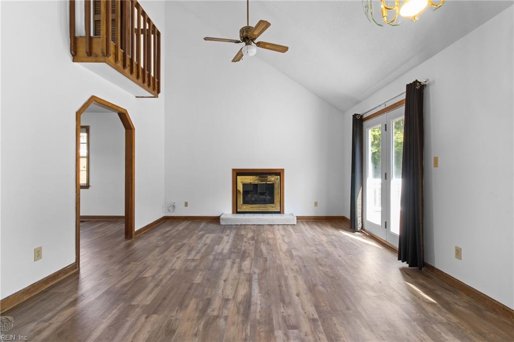 1112 Meadow DR
