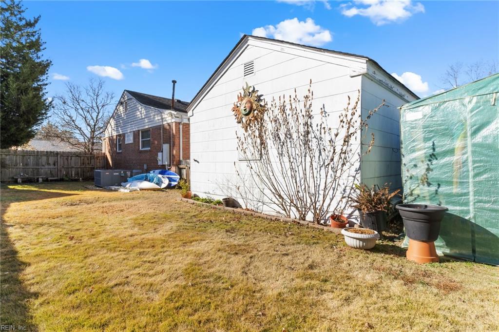 562 Garren AVE