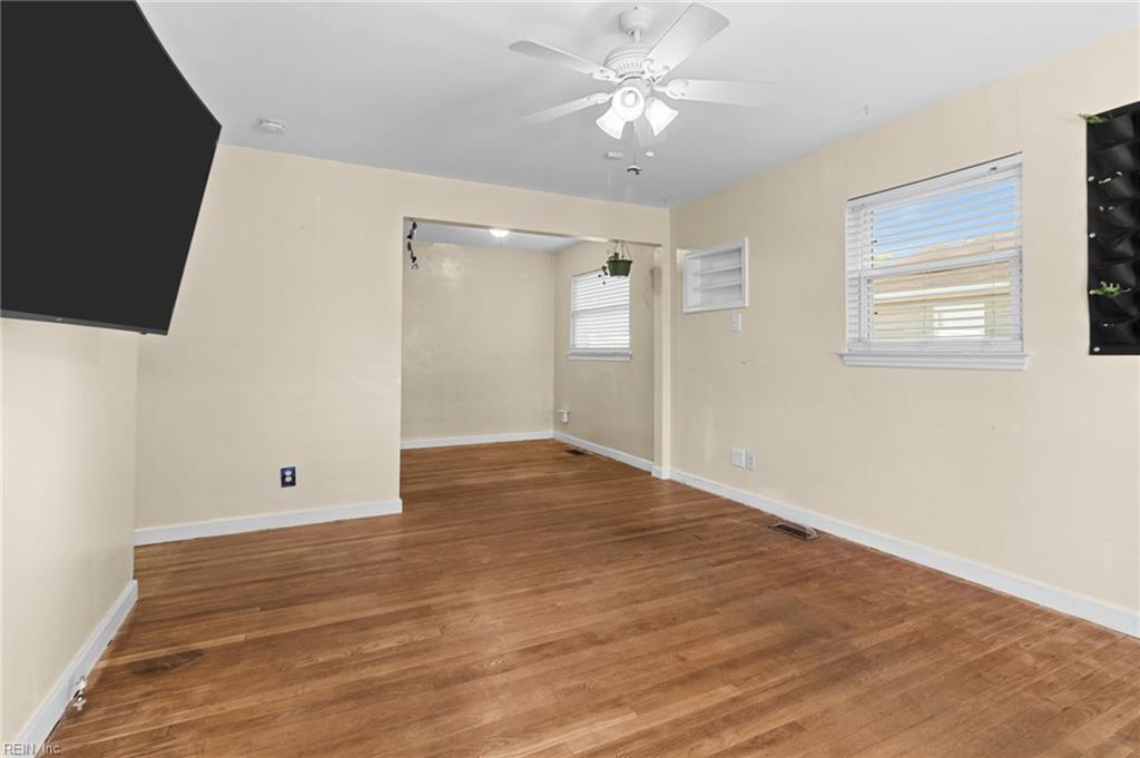 562 Garren AVE