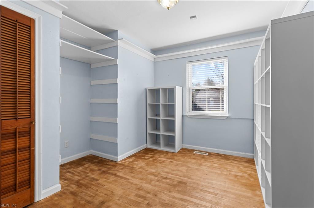 562 Garren AVE
