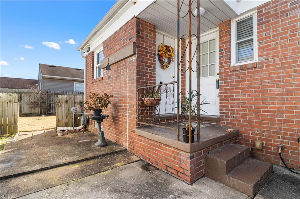 562 Garren AVE