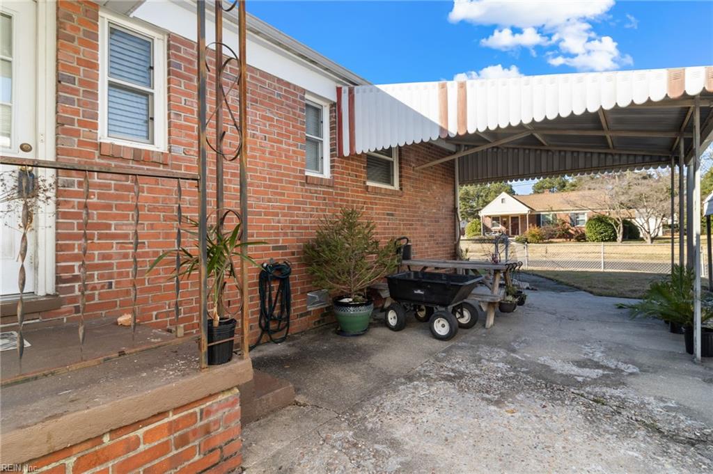 562 Garren AVE