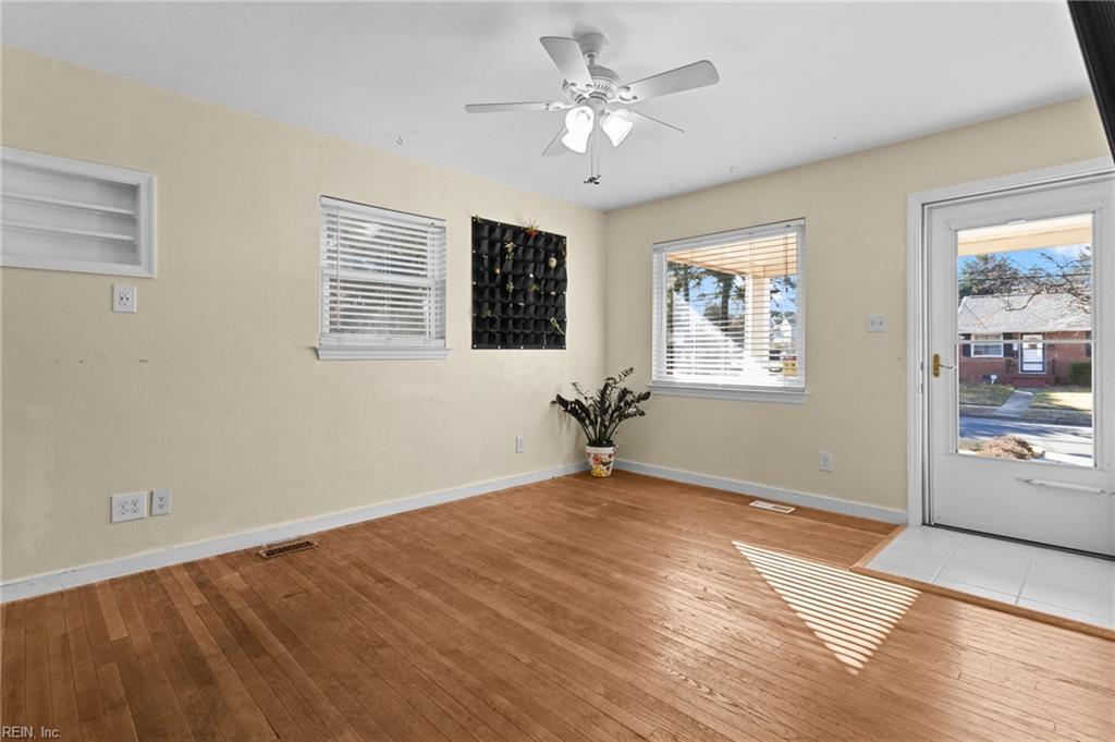 562 Garren AVE