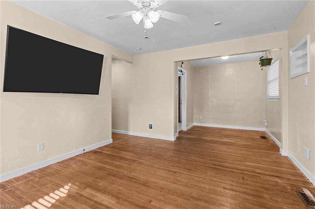 562 Garren AVE