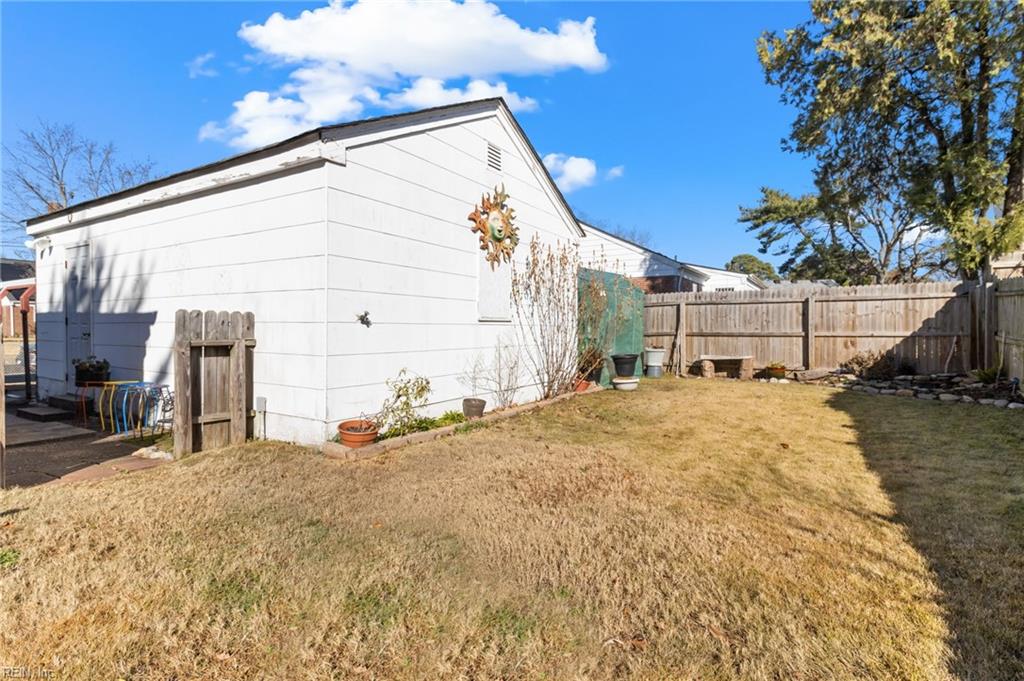 562 Garren AVE