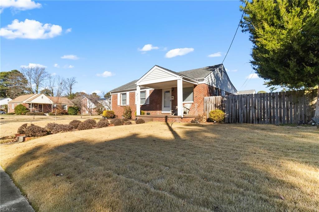 562 Garren AVE