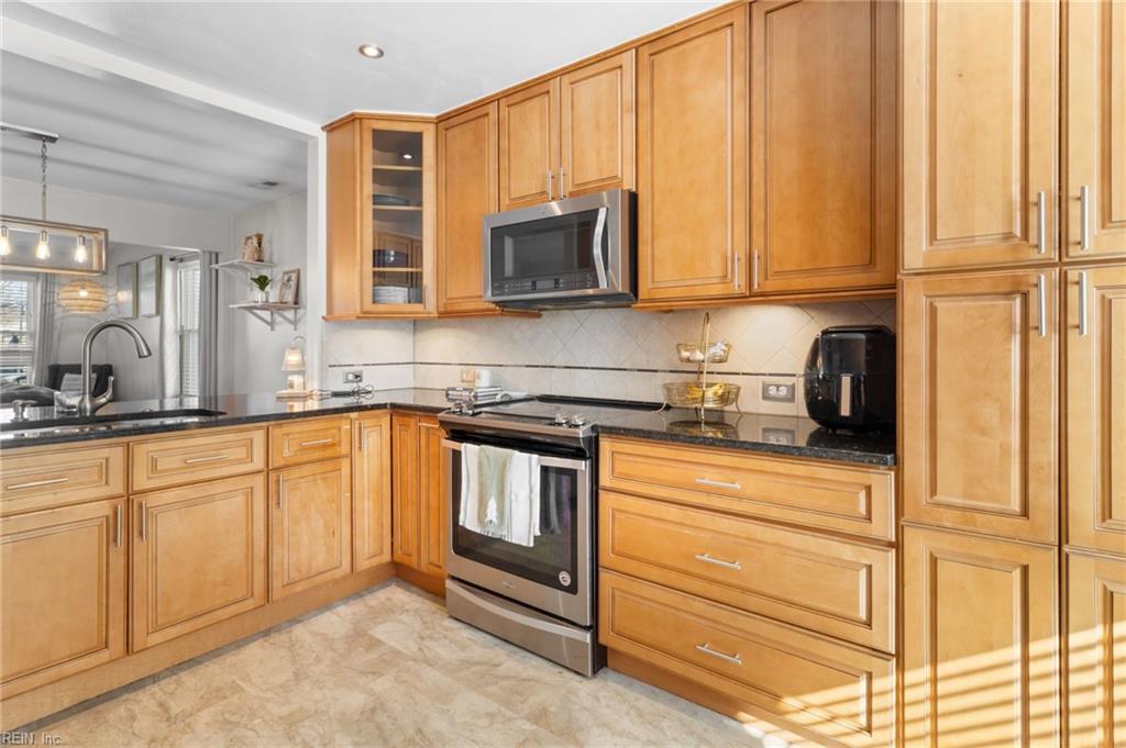 1816 Wandsworth DR