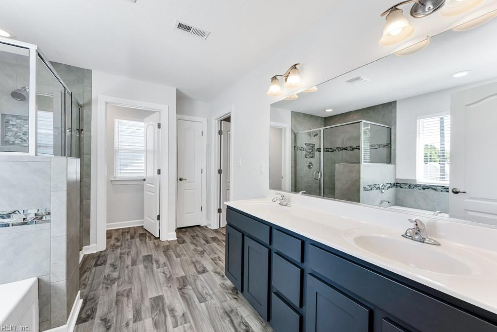 32 E Berkley DR
