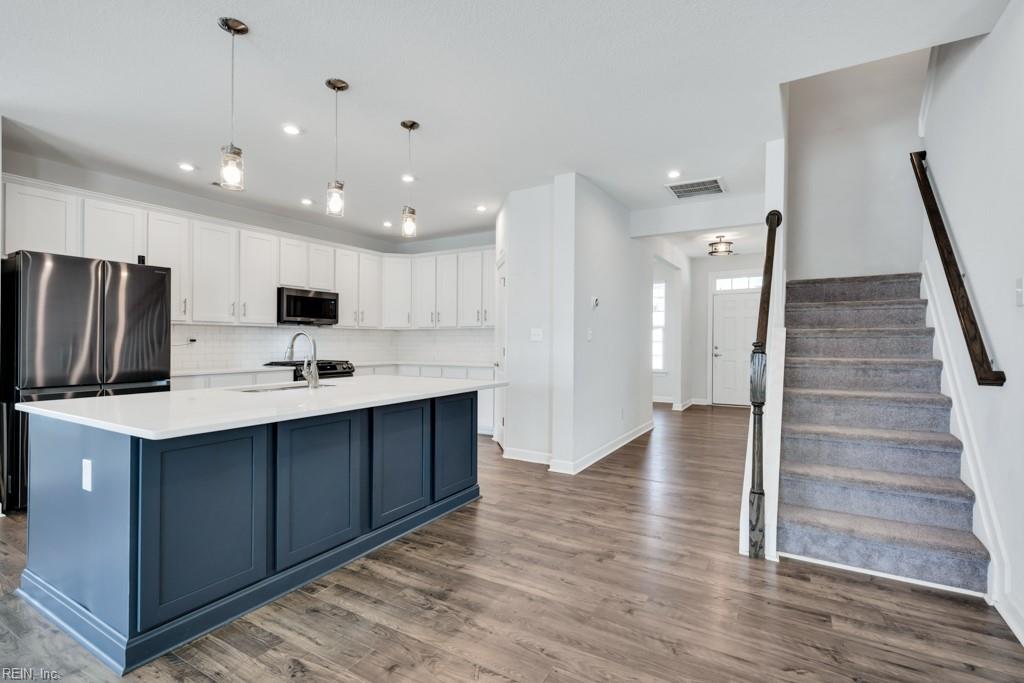 32 E Berkley DR
