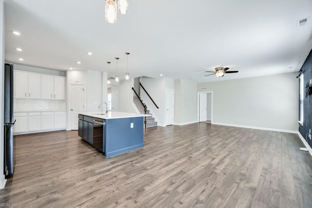 32 E Berkley DR