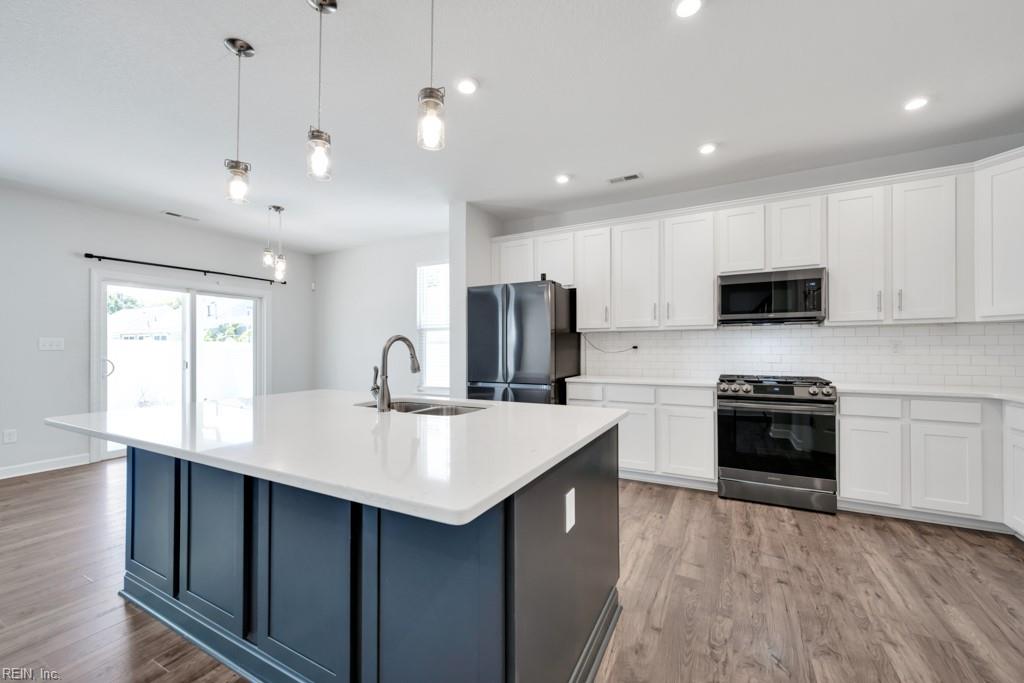 32 E Berkley DR