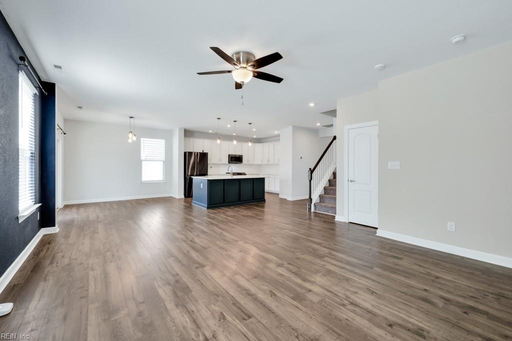 32 E Berkley DR
