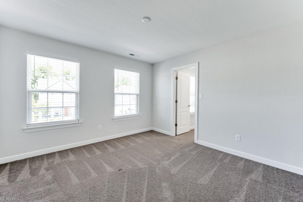 32 E Berkley DR