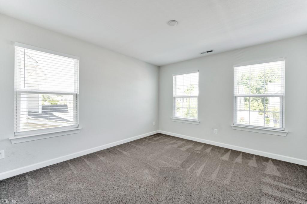 32 E Berkley DR