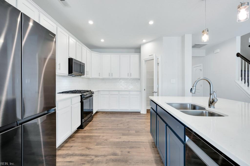 32 E Berkley DR