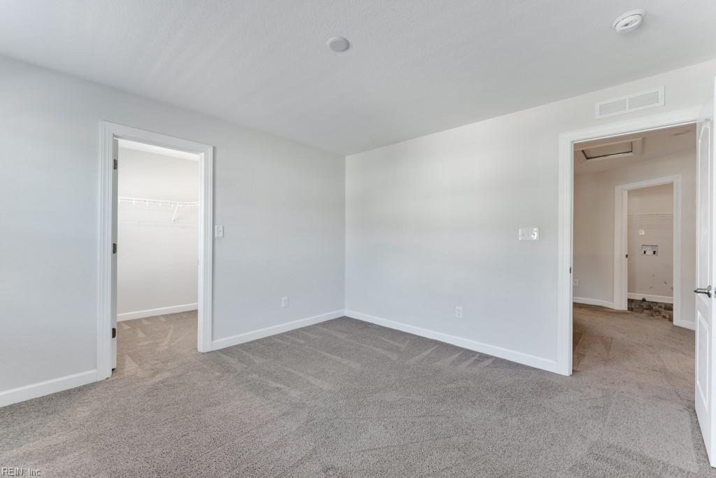 32 E Berkley DR