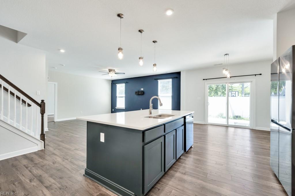 32 E Berkley DR