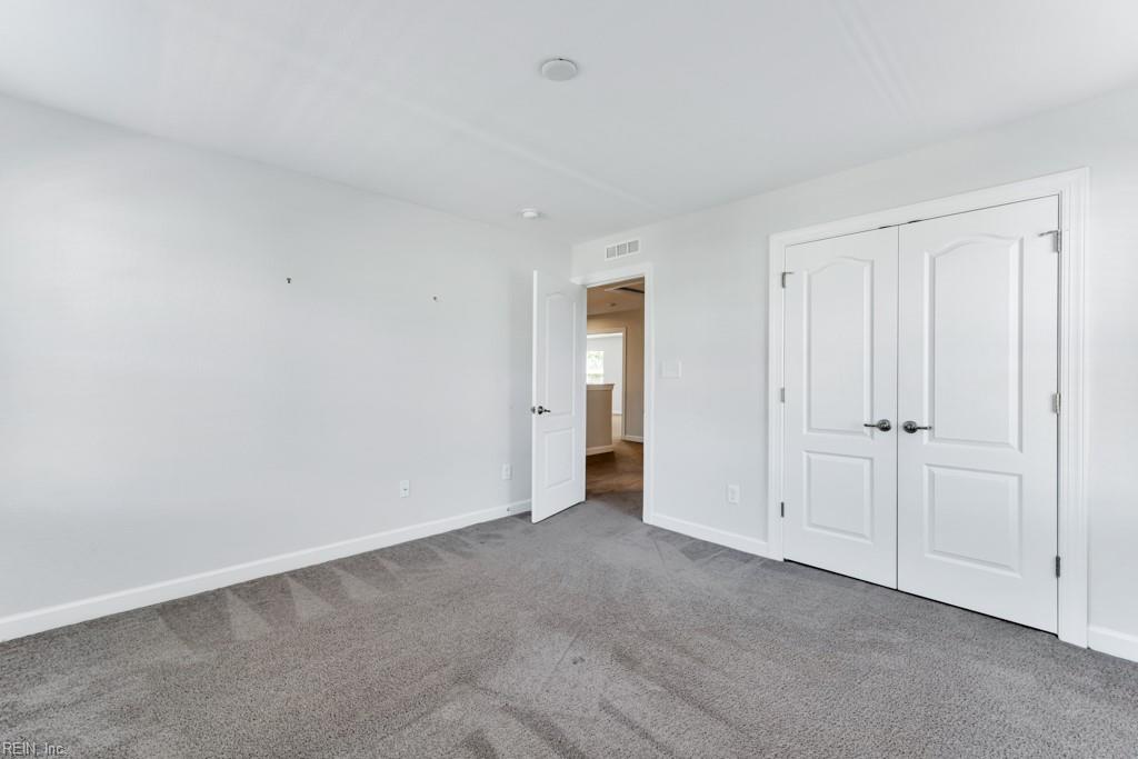 32 E Berkley DR