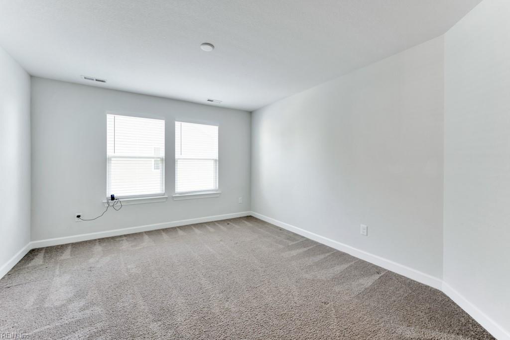 32 E Berkley DR