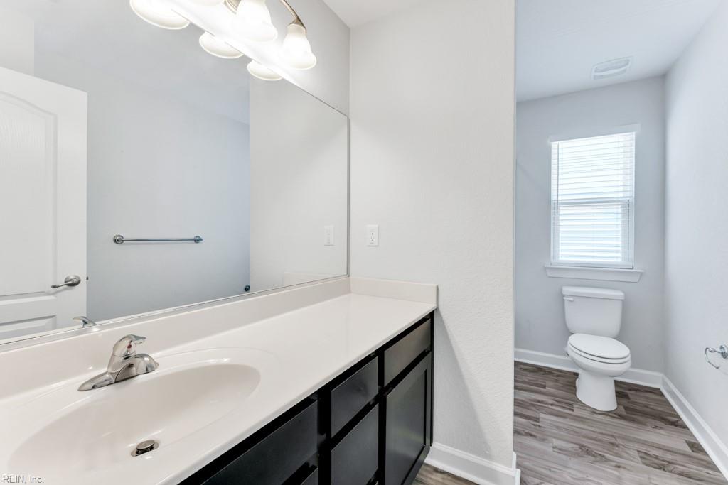 32 E Berkley DR