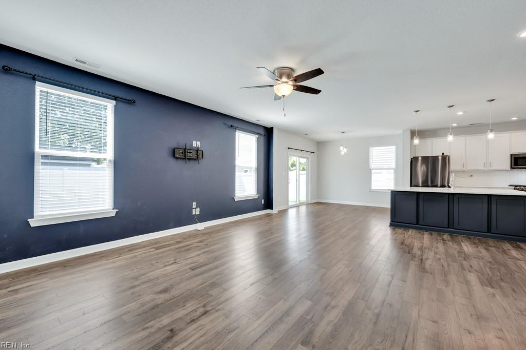 32 E Berkley DR