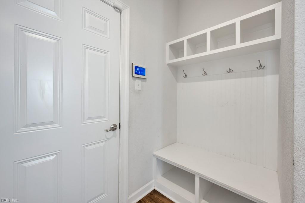 32 E Berkley DR