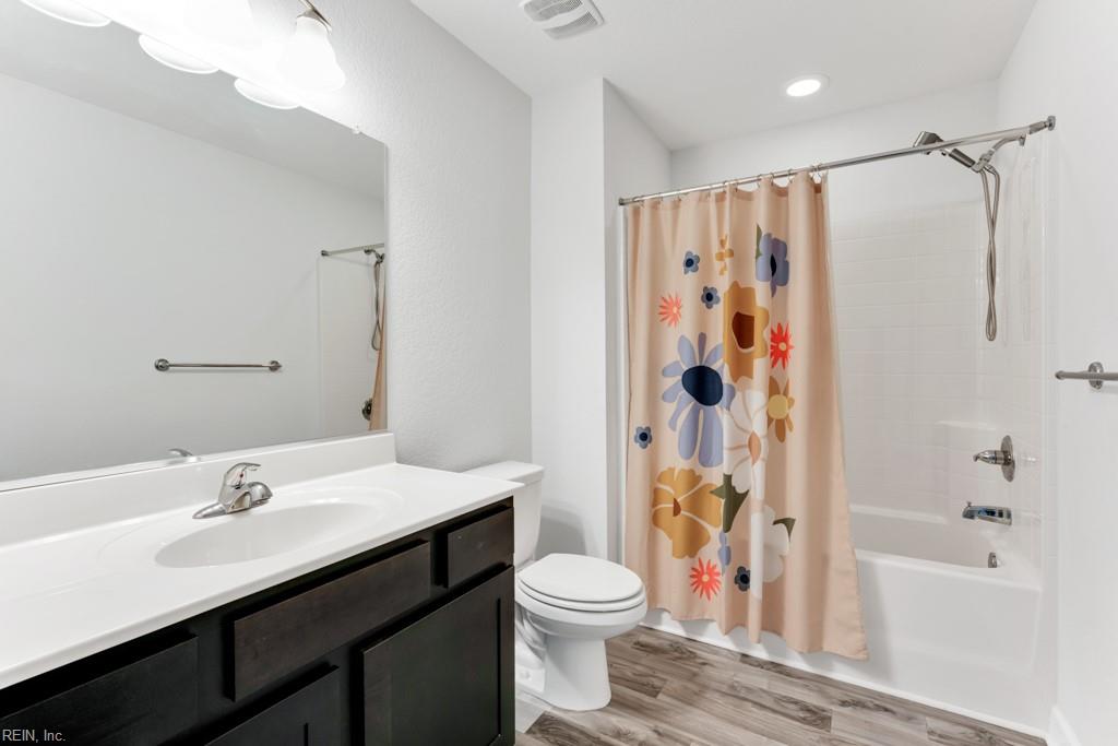 32 E Berkley DR