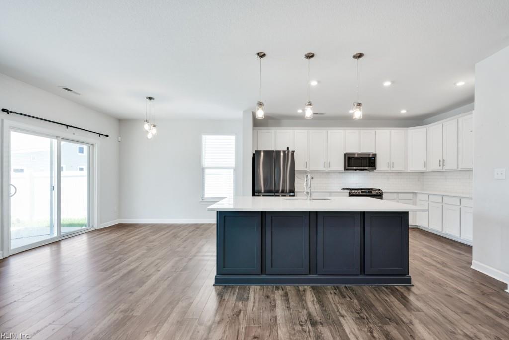 32 E Berkley DR