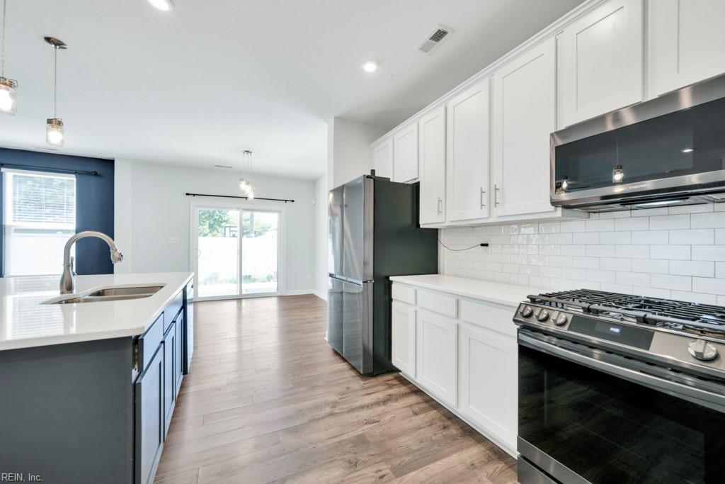32 E Berkley DR