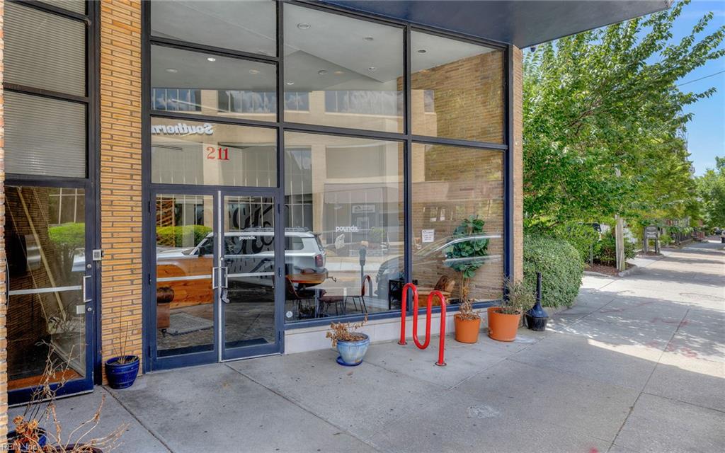 211 W Freemason ST